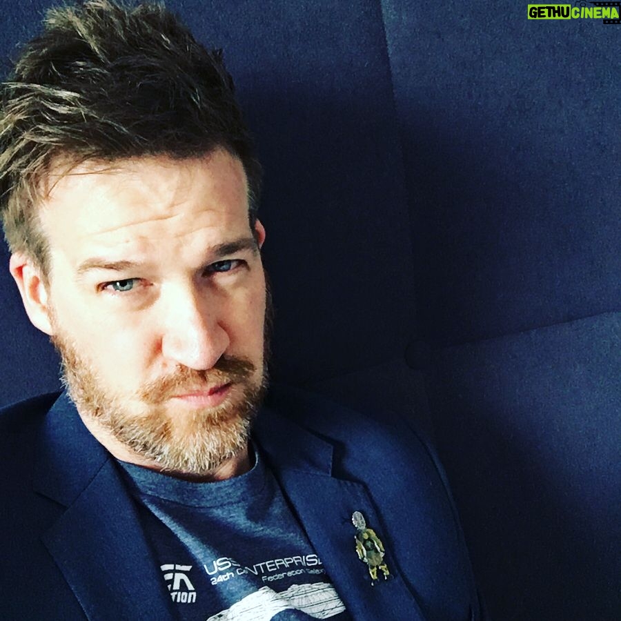 Kenneth Mitchell Instagram - LET’S DO THIS #STLV .... riiiiiight after I take a weeee nap on the plane and crush some Romulan Ale. 😉🖖🏽 DAY4 #STLV2018 #StarTrekFamily SEE YOU SOOOOOON 😘 #StarTrekDiscovery #KOL #Klingon #StarTrek #kids