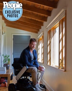 Kenneth Mitchell Instagram - Hello community. It's time to share the unfortunate news that I have been living with ALS. Amyotrophic lateral sclerosis. Also known as Lou Gehrig's disease. It is a Neuro-degenerative disease attacking the motor neurons which are responsible for sending the signal to your muscles for movement and strength. My body is breaking down inch by inch. It is a gnarly and scary existence. There is currently no cure but there are so many wonderful organizations, scientists, researchers and doctors around the world working tirelessly to find advanced treatment. PLEASE know, despite all the challenges and chaos that my family and I face, I am full of hope and fight and light. Despite my new ever-changing disabilities, I am continuing to adapt and focus on nurturing my abilities. Please know, I am in good spirits and still enjoy to laugh and be silly. I am surrounded by a loving family and community of friends that help keep me going each day, moment to moment. This life is a gift and I will continue to seek inspiration and happiness, wonder and grace. Thank you for your open heart, wisdom and continued support, always. You never walk alone. #YNWA #LLAP 🌱A new article link is in my bio by People. Larger detailed piece to follow mid March.