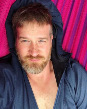 Kenneth Mitchell Instagram - Hammock dayz. Daydream phase. Healing maze. Friendship praise. Fuchsia craze. Summer glaze. 🌸 #hanginginthere