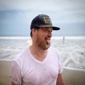 Kenneth Mitchell Instagram - Joy to the fishes in the deep blue sea. Joy to YOU ➕ me. 😆 Happy #summersolstice 🌞 These days are not always peachy but being here, on this earth, is a gift. 💛 #firstdayofsummer