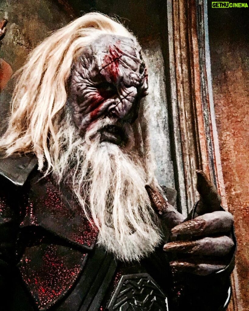 Kenneth Mitchell Instagram - “Now pass me your pretty little finger...” KOL-Sha. House of KOR. Father of General KOL. Gnarly ol’ fella with some deep traditional Klingon roots and a WICKED paralyzing weapon. Thank you #StarTrekDiscovery for the honor. In fine Trek tradition, its always a pleasure to return to screen in a new form. tlhIngan maH taHjaj! #StarTrek #Klingon @startrekcbs Qo'noS
