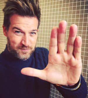 Kenneth Mitchell Instagram - Happy Star Trek Discovery Season2 Premiere Day. Enjoy the exploration AND MEETING SPOCK AGAIN!! 🖖🏽 Sending love to the Trek family across the Globe. May we all LIVE LONG & PROSPER. Love & Light. #StarTrekDiscovery #StarTrek #LLAP