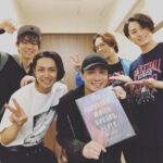 Kensho Ono Instagram - 本日はたつさんが観劇に来てくれました！！ 久しぶりにお会いできて嬉しかったです😎 明日も頑張りますー💪💪💪 #くろステ