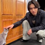 Kento Yamazaki Instagram - 『夏への扉-キミのいる未来へ-』完成報告会しました。 どんな逆境でも諦めないというメッセージがすごく好きです。 SF、恋愛、友情色んな要素がありレトロな懐かしい感じから未来の希望まで感じられる作品になりました。 公開までお楽しみに！ #PR #夏への扉 #夏ドア