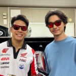 Kento Yamazaki Instagram - 中上貴晶選手が参戦している「2023 FIM MotoGP™ 世界選手権シリーズ 第14戦 MOTUL Grand Prix of Japan」のフリープラクティス観戦に行ってきました！ 間近で音を聞けて、見れて、大迫力で圧倒的 興奮しました。 中上貴晶選手からのお話や、ピットも見学させていただき貴重な体験をさせてもらいました！ #PR @oakleyjapan @takanakagami #ProtectYourEyes