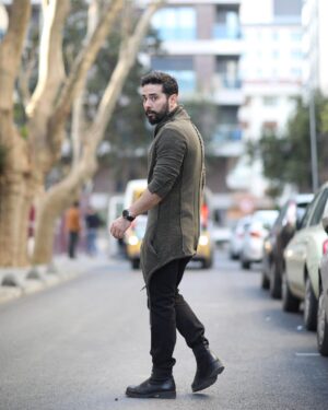 Kerem Poyraz Kayaalp Instagram - Arkada bıraktıklarınıza hep tebessümle  bakmanız dileğiyle .....😎 #kerempoyraz #kerempoyrazkayaalp #anlatırsamaşıkolurum #tbt #tb @ozandoganerofficial @ferdademir_