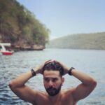 Kerem Poyraz Kayaalp Instagram - #tbt #aşırıkaslıinsanlarıntoplumiçindegezerkenhissettiğiyalnızlıkhissi #kerempoyrazkayaalp Nusa Penida, Indonesia