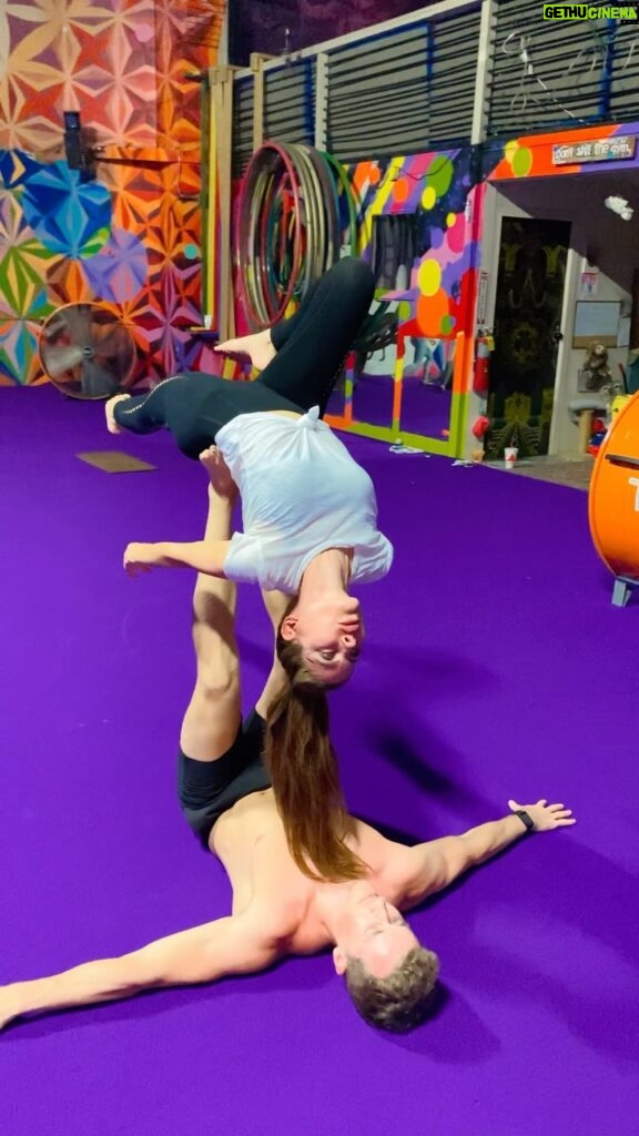 Kerri Kasem Instagram - Do something you’ve always wanted to do! @movementsanctuary Thanks @doctorsterling always fun hanging out… pun intended. 😉 TY @hanali.music.acro and @raffertypendery for introducing me to acro! Love you guys! Thanks for the video @grissellehalime 💖 #Acro #Movement #SaintPetersburg #Friends