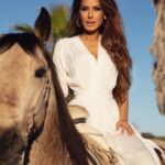 Kerri Kasem Instagram - Happy 4th of July!!! 🇺🇸🇺🇸🇺🇸🇺🇸🇺🇸🇺🇸🇺🇸 Photo - @arezoojalali_photography Make-up - @jbeauty_xoxo Dress - @lilyjeanofficial #Buckskin #WhiteDress #AuburnHair #Horses