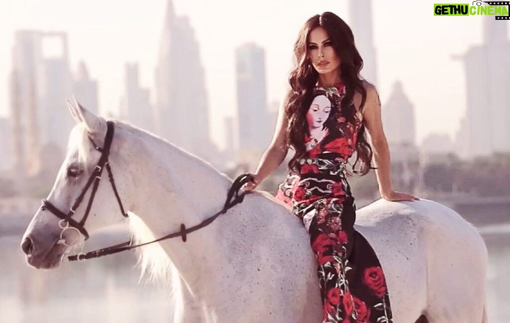 Kerri Kasem Instagram - Dubai 🤍 Thanks again @portrait.stories for my beautiful photos in collaboration with @a3yan_stables. 🐴 @My_Cavago set up this beautiful beach ride with the Dubai skyline! You can do it too, for an amazing horse adventure anywhere in the world contact Cavago! @odalysmarino - Fashion @fashionweekstudioofficial #Dubai #Skyline #HorsePhotography #horsesofinstagram