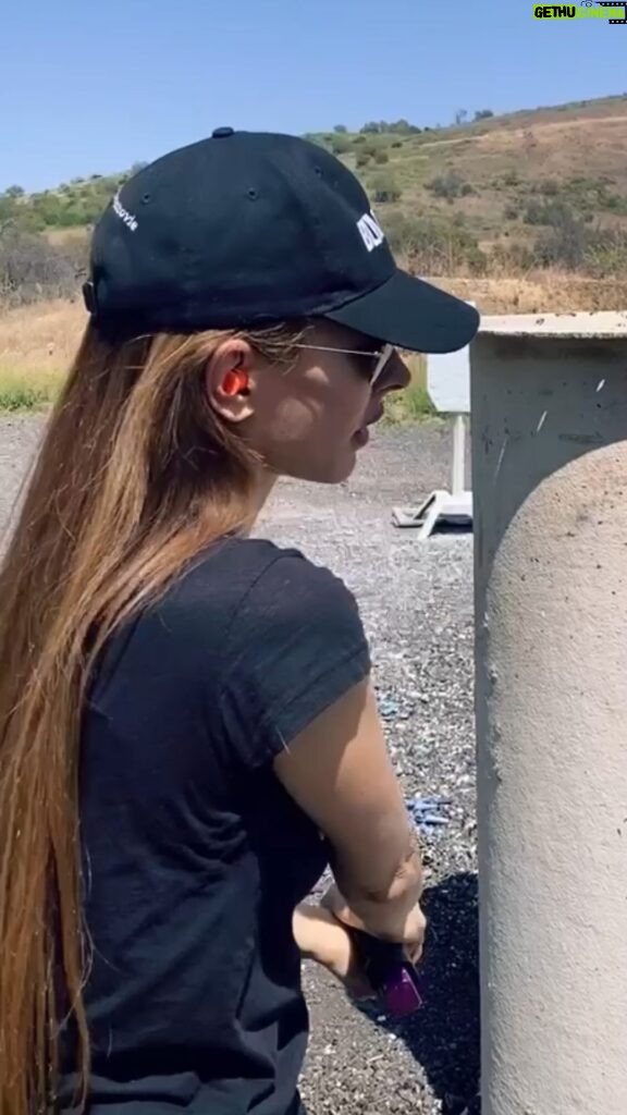 Kerri Kasem Instagram - Practice Makes Perfect! @Tarantactical ROCKS! Training with them just a few times has made a world of difference. TY Taran and Tetiana for the “quick magazine change” lesson! TY @tetianagaidar and the badass women trainers @savedgedoll and @megants!!! TY @sophiabanksc for the connection! #target #TaranTactical #tarantacticalinnovations