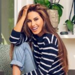 Kerri Kasem Instagram - To love in spite of all is the secret of greatness. And may very well be the greatest secret in this universe. - LRH TY @archlenzphotography shot for: @themoderndaywife @meghanfialkoff . . . #NaturalMakeUp #AuburnHair #Happiness #jeans