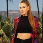 Kerri Kasem Instagram - Lights, Camera, Action! My latest photo shoot with the Hollywood sign in back of me! Which shot do you like best, 1, 2 or 3? Jacket - @aliceandolivia Top - @nakedwardrobe Pants - @theory__ TY @grissellehalime 💕 #Hollywood #CelebrityCentre #HollywoodSign #AliceAndOlivia