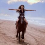 Kerri Kasem Instagram - Why walk when you can fly… In this world you've a soul for a compass and a heart for a pair of wings. There's a star on the far horizon rising bright in an azure sky. For the rest of the time that you're given… Why walk when you can fly? Such a beautiful song by Mary Chapin Carpenter. Don’t let life pass you by! #horse #horseandrider #horsestagram @yassine_cavalier 🐴📸🖤