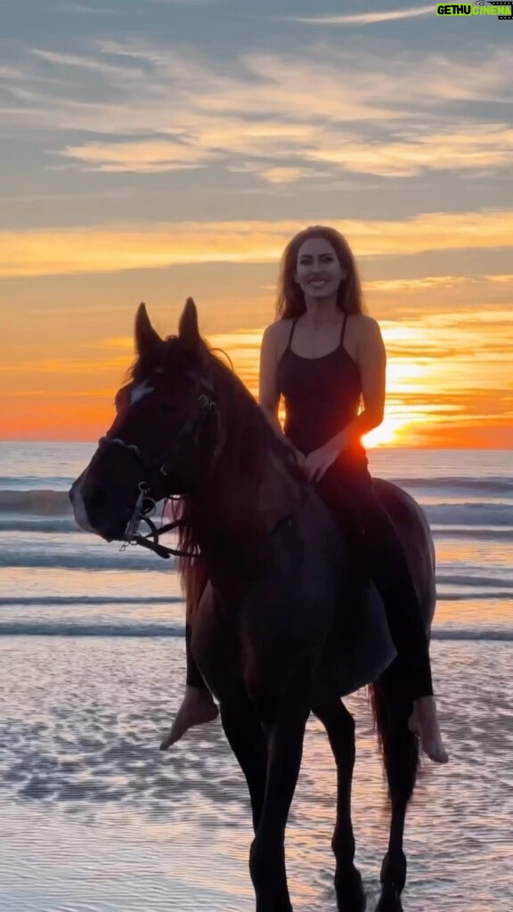 Kerri Kasem Instagram - Morrocan Sunset My wish for you is that you find a place that makes you as happy as I am here on this beach with this horse. ♥ Want to ride with me like this in Morocco DM @my_cavago 🧡 And thank you @yassine_cavalier for making my horsey dreams come true! @essaouira_horseride #Horse #Beach #Morocco #Happiness #Love