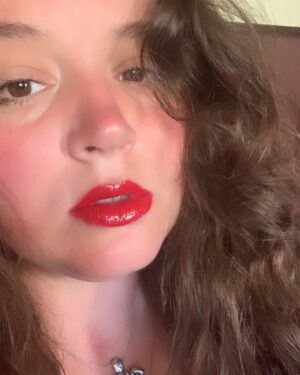 Kether Donohue Instagram - i’ve been cheating on instagram with threads and all these apps are driving me insane I’m gonna have to deactivate v soon 🫠 that said, I love this lipstick and wanna say hi 😉💄