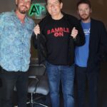 Kevin Connolly Instagram - @victorythepodcast has Charlie Sheen on now and we will be live in Phoenix Saturday night. Please come . Link of tix in bio… Stand Up Live - Phoenix