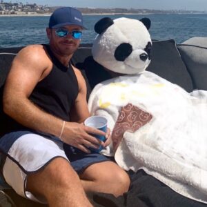Kevin Connolly Instagram - Tuesday.... Summer throwback #tbt The sleeping Panda can very easily beat me up so he will remain nameless... #summer2019