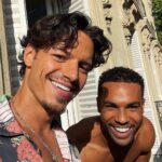 Kevin Dias Instagram - Bisous de la famille ! ✌🏼🎥❤️‍🔥 @emilyinparis @netflix Paris, France