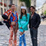 Kevin Dias Instagram - Bisous de la famille ! ✌🏼🎥❤️‍🔥 @emilyinparis @netflix Paris, France