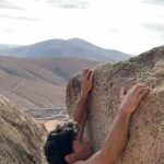 Kevin Dias Instagram - ⚠️ âmes sensibles s’abstenir.. 🌬️🧗🏻‍♂️ #fuerteventura #canaryislands #climbing