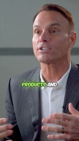 Kevin Harrington Instagram - Growing up in a family of 6, my bartender Dad became an entrepreneur and opened a pub. I learned the ins and outs of the business from a young age, and the rest is history!! 💼🔍 #entrepreneur #familybusiness #publife #learnfromdad #startyoung #businessskills #bartenderlife #successstory