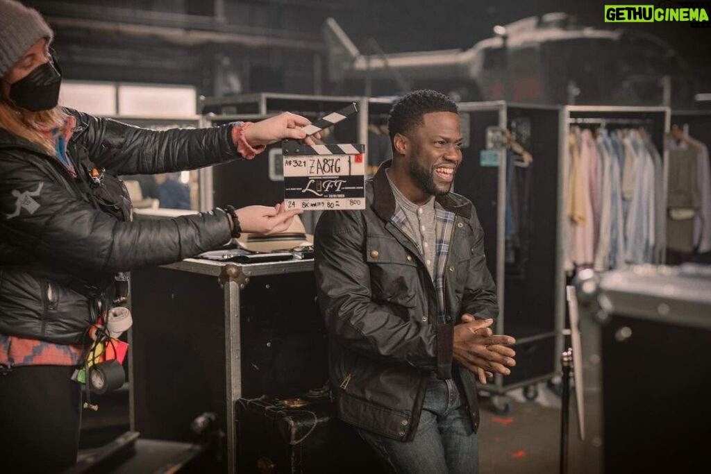 Kevin Hart Instagram - A glimpse behind the scenes of #Lift 🎬 So much love & effort put into this action packed film 🎥 What’s your favorite scene from the movie? 👀✈️ @netflix #BTS