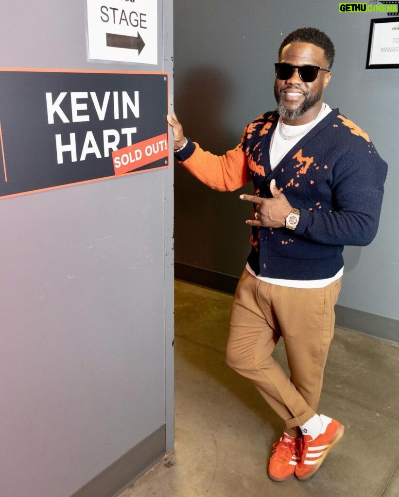 Kevin Hart Instagram - Had a blast this weekend …. Atlanta & Knoxville was amazing. Great crowds with unbelievable laughter!!!!! I appreciate all of you!!!!! Big tour announcement coming soon!!!!! Buckle up bitches!!!!! I’m about to announce more dates in a major way!!!!! Click the link in my bio to see what Cities/States have already been announced #ComedicRockStarShit #LiveLoveLaugh