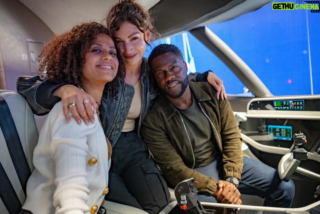 Kevin Hart Instagram - A glimpse behind the scenes of #Lift 🎬 So much love & effort put into this action packed film 🎥 What’s your favorite scene from the movie? 👀✈️ @netflix #BTS