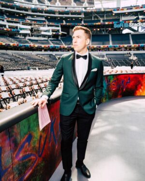 Kevin Patrick Egan Instagram - Back to Los Angeles this week! Incredible times in Hollywood for Wrestlemania earlier this year 🤗 Swapping the ring for the pitch this time around. Hope everyone has a cracking week x

#WWE #wrestlemania #MLS #lagalaxy #mnufc