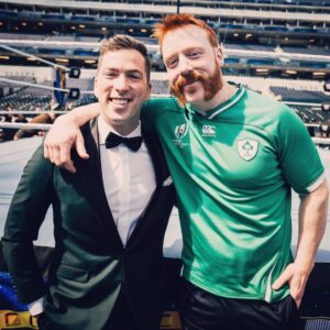 Kevin Patrick Egan Instagram - A little chin wag between two Northside Dubs before Wrestlemania in Hollywood. Sheamo wanted a quick scrap to warm up. Raheny vs Cabra. I negotiated a hug instead 😆👊🏼💚

Snaps by the great @richwadephoto 📸