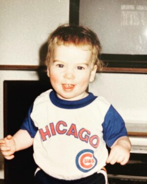 Kevin Patrick Egan Instagram - Excited to be joining the @appletv MLB broadcast from Wrigley Field this afternoon for the Cubs-Rangers game. Will be popping on to chat a little MLS ahead of the Chicago Fire vs Minnesota United game tomorrow. My lovely Ma is from Chicago, so I’ve been reppin’ Cubbies since birth 😆

Love this old pic with my Dad, Liam, and my sis, Julie. 

#Cubs #MLB #MLS #cf97 #MNUFC