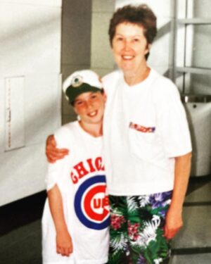 Kevin Patrick Egan Instagram - Excited to be joining the @appletv MLB broadcast from Wrigley Field this afternoon for the Cubs-Rangers game. Will be popping on to chat a little MLS ahead of the Chicago Fire vs Minnesota United game tomorrow. My lovely Ma is from Chicago, so I’ve been reppin’ Cubbies since birth 😆

Love this old pic with my Dad, Liam, and my sis, Julie. 

#Cubs #MLB #MLS #cf97 #MNUFC