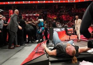 Kevin Patrick Egan Instagram - Anyone available to help piece together a desk?! 😬

#WWERaw #WWE