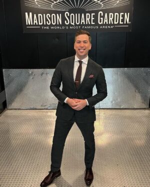 Kevin Patrick Egan Instagram - Broadcasting from ‘The World’s Most Famous Arena’ tonight. Grateful boy ♥️

#WWERAW #WWE #NYC #manhattan #MSG #madisonsquaregarden