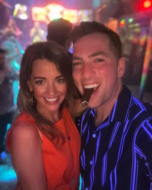 Kevin Patrick Egan Instagram - Cracking little break with Meg! 14 years of lovin’ and laughing. Blessed 😁🧡

Swapping ☀️ for ❄️! Let’s be havin’ ya, Montreal 👊🏼