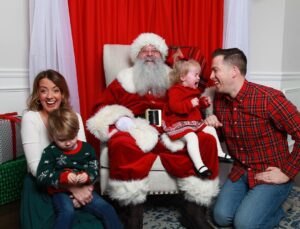 Kevin Patrick Egan Instagram - Merry Christmas 😂 Kids wanted nothing to do with the big man 🎅
