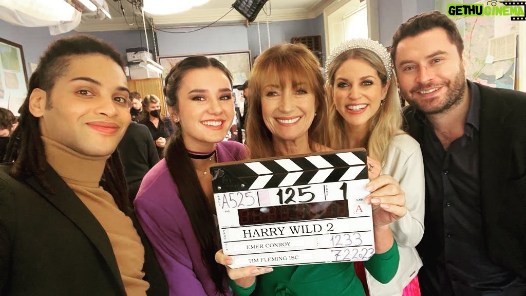 Kevin Ryan Instagram - Love my #harrywild fam! @janeseymour @amy_huberman @rohannedd @roseeoneillx @acorn_tv Dublin, Ireland