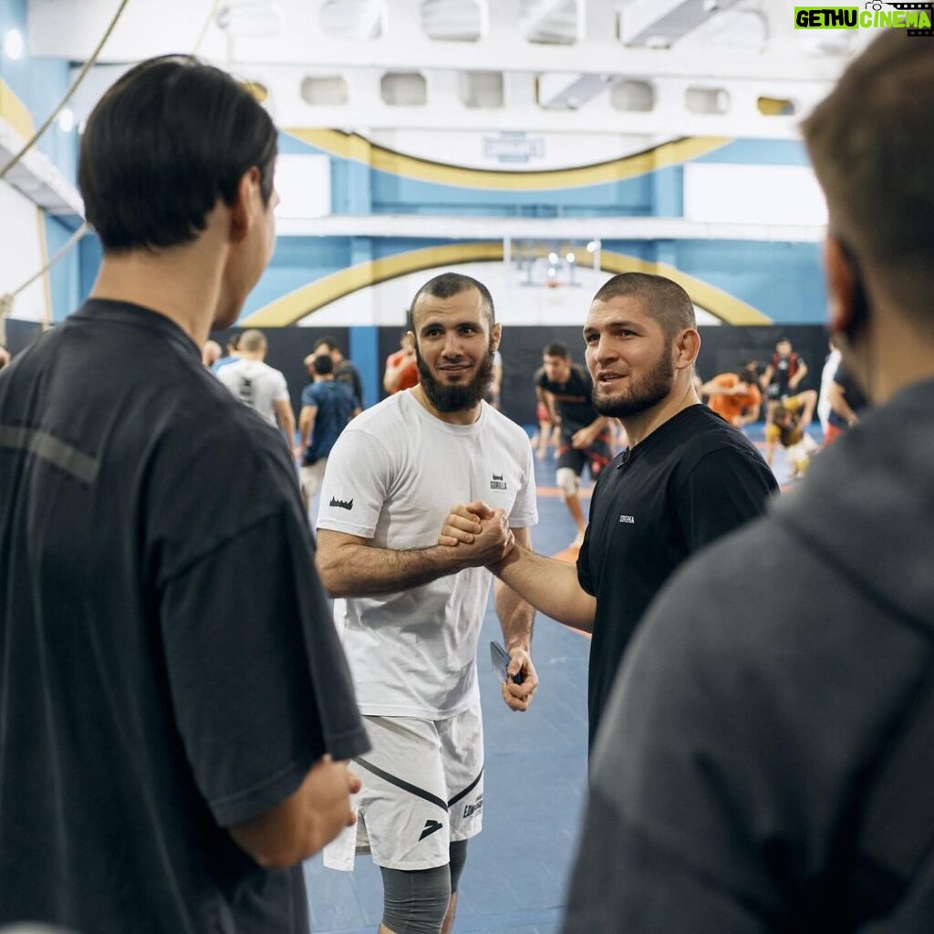 Khabib Nurmagomedov Instagram - Впервые за долгое время дал большое интервью, спасибо ВК за организацию 🤝