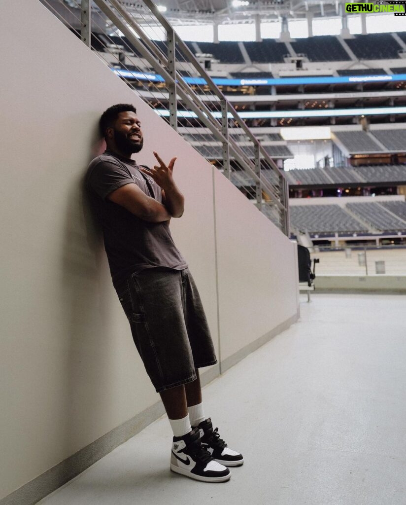 Khalid Instagram - Day 1, and it feels good to be back see y’all on the road w @teddysphotos ⭐️ Dallas, Texas