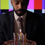 Khalifa Al Bahri Instagram - كل عام بيوم ميلادي اقعد مع نفسي اراجع شو سويت وانجزت وشو بسوي السنه اليايه ، ممكن هاي السنه كانت ضعيفه بالاعمال الفنيه بالنسبة لي ، لكن تعلمت اشياء ومهارات جديدة … شكراً لكم 🖤🎁 1-7-2021 #خليفة_البحري