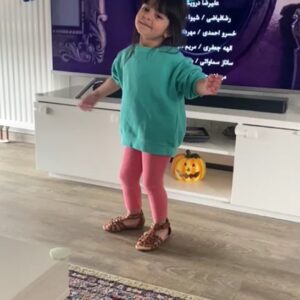 Khosrow Ahmadi Instagram - بهترین تبلیغ برای  سریالی که افتخار همکاری داشتم.
اونم روز عید.
سریال خوشنام.
هرشب ساعت ۲۲