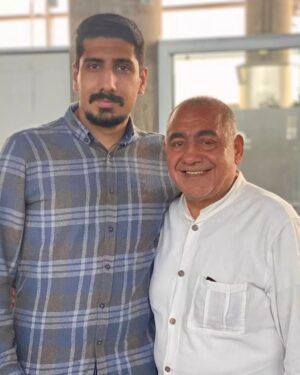 Khosrow Ahmadi Instagram - عزیز دل من تو عکس اول تو  تو بغل منی
و تو عکس دوم من تو بغل تو.هر دو عکس زیبا
دوستداشتنی.چقدر کیف میکنم از لبخندهای
قشنگت. این عکسها نشون میده در هر دو حالت
من از وجود نازنین تو دارم لذت میبرم و شاکر
خداوند هستم.عشق بابا دوست داشتم این تصاویر رو امروز پست کنم که برای من یکی 
دیگه از روزهای دلنشین خدا  هست.
تولد یکی دیگه از نازنینان دلم که برام
رفیق خوبی شد.
رفیق نازنین.
همراه دستداشتنی.
داداش عزیز.
پسر گلم.
تولدت مبارک.
آرزو میکنم به همه خواستهای دل قشنگت برسی.