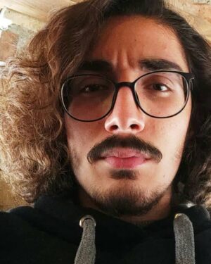 Khosrow Ahmadi Instagram - فصل گرمای زندگی من.
تو شروع جوانی من هستی.
هرچقدر بزرگتر میشوی
من جوانتر میشوم.
درسته اینروزها خیلی سخت میگذره
اما وجود نازنین تو این سختیها رو
راحتر کرده.
داداش کوچیکه خوشحالم بدنیا امدی
که با امدنت زندگی ما زیباتر شد.
عزیز نازنین تولدت اینبار اول به خودم
دوم به خودت
بعدش هم به دوستدارانت مبارک باشه.