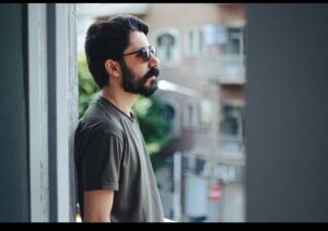 Khosrow Ahmadi Instagram - فصل زیبای بهار با تو زیباست.
زیباترین فصل زندگی من
در کنار تو تمام زیبایی خدا
زیباتر و دلنشینتر میشود.
هر چقدر بزرگتر میشوی
من با وجود تو جوانتر میشوم
رفیق با وجود من خوش آمدی
سالی که گذشت هم برای تو
هم برای من تجربه زیادی بود.
خوشحالم در کنار تو تجربه های تلخ
شیرینتر از عسل شد. 
اجازه بده این بار تولدت را بیشتر از همه به خودم تبریک بگویم آرامش قلب خسته من.
تولدت مبارک/ تولدت مبارک/تولدت مبارک.