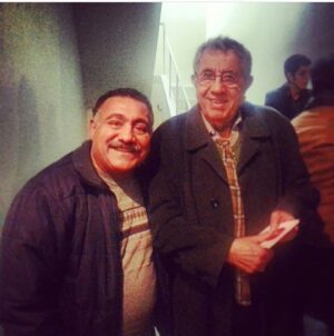 Khosrow Ahmadi Instagram - استاد عباس جوانمرد درگذشت.
چقدر خوب از گذشته هنر والای تاتر
به شیرینی یاد میکردید و مطالبی زیبا
و پندآموز برام میگفتید.و خیلی وقتها
افسوس دوستانی را که در کنار ما نیستن
رو خالی میکردید و همش میگفتید حیف
که رفتند و الان در کنار ما نیستند.
امیدوارم کنار دوستانی که کلی باهاشون
کارهای زیبا اجرا رفتید و دوستشون دارید
خوش باشید استاد نازنین.
روحش قرین رحمت الهی.