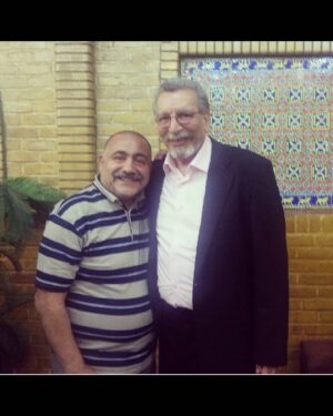 Khosrow Ahmadi Instagram - چهل روز از رفتنت میگذره.
چه زود این قافله عمر میگذرد.
نه تنها من بلکه همه اونایی که 
حتی یک بار هم شما رو دیده بودن
دلشون برای مهربونی و لبخند شما
تنگ شده.
حالا منو امثال من که کلی عاشق شما
بودیم و هستیم و زیبایهایی رو از شما
چه از نظر کارمون چه از نظر زندگی
سعی کردیم یاد بگیریم ببینید چقدر 
دلتنگ شما هستیم.
استاد بهمن مفید همیشه ازشما به
نیکی و صفا و مهربانی یاد میکنیم
روحت قرین رحمت الهی باشه.
