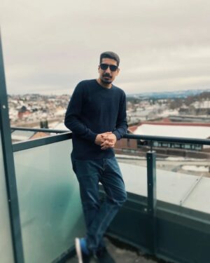 Khosrow Ahmadi Instagram - عزیز نازنین.
رفیق خوب من.
همیشه خوشحال و سربلند باشی
تولدت مبارک.