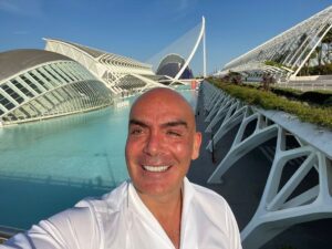Kike Sarasola Instagram - QUIERO UN HOTEL EN VALENCIA. ME ENCANTA. ❤ I WANT A HOTEL IN VALENCIA. I LOVE IT. ❤ 

#ILoveRoomMate #Valencia #CiudadDeLasArtesYLasCiencias #viajar #travel