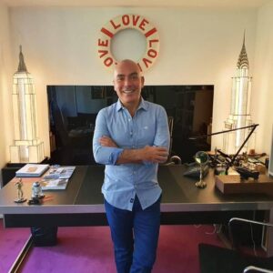 Kike Sarasola Instagram - Hoy tengo la suerte de participar en el programa de laSexta noche para hablar de la recuperación del sector, la #vacunación y #FITUR, entre otros. ¡No os lo perdáis! 👏 #SectorTurístico